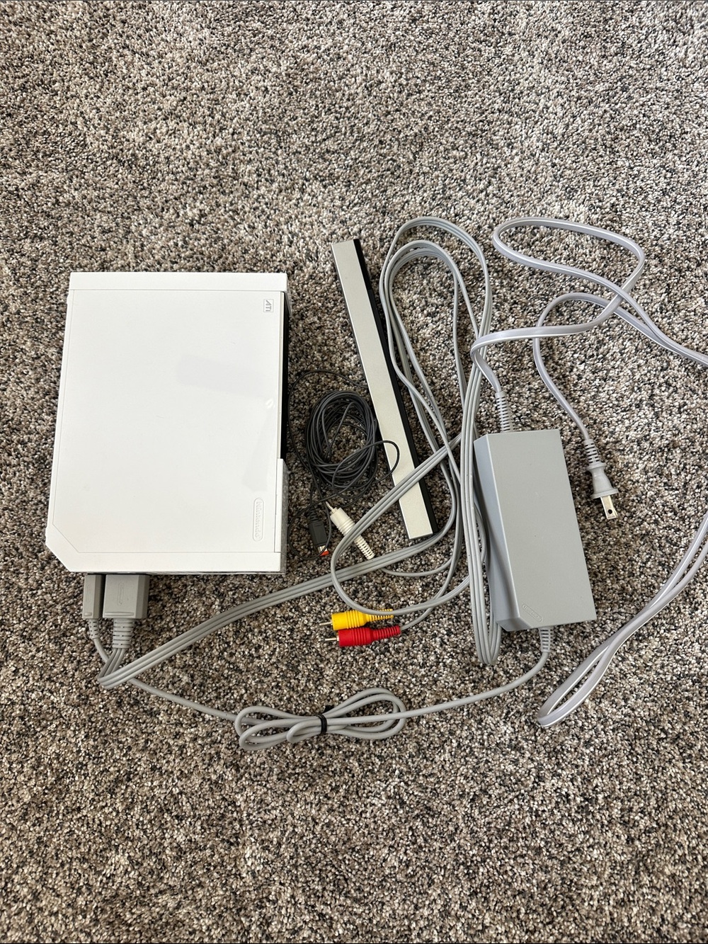 Nintendo White Wii Console with Sensor Bar, Cables and 2 Controllers